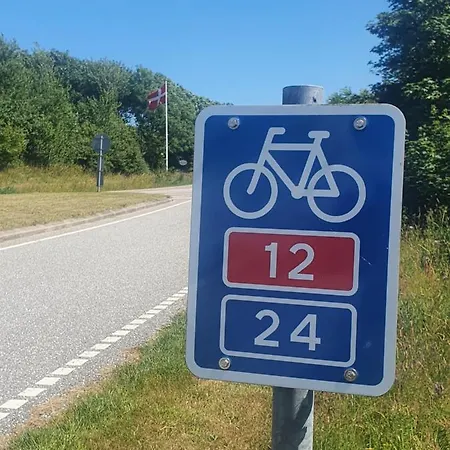 Stort Vaerelse Med Tekokken, Taet Pa Hav Og Fjord.
