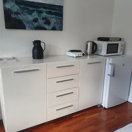 Stort Vaerelse Med Tekokken, Taet Pa Hav Og Fjord. Bedsted Thy