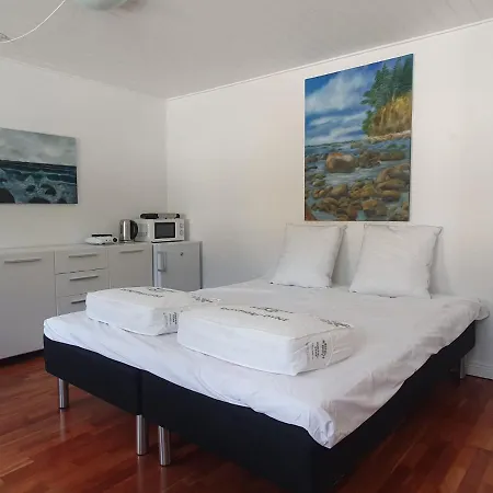 Stort Vaerelse Med Tekokken, Taet Pa Hav Og Fjord. Séjour chez l'habitant