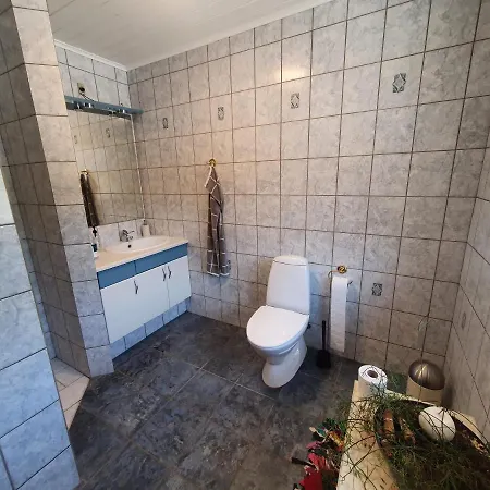 Stort Vaerelse Med Tekokken, Taet Pa Hav Og Fjord. Homestay *